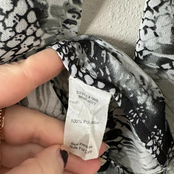 Cabi Small Snake skin Button Down Long Sleeve - Picture 4 of 5